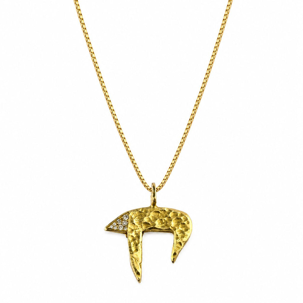 Chai pendant, 18K gold Large — white background