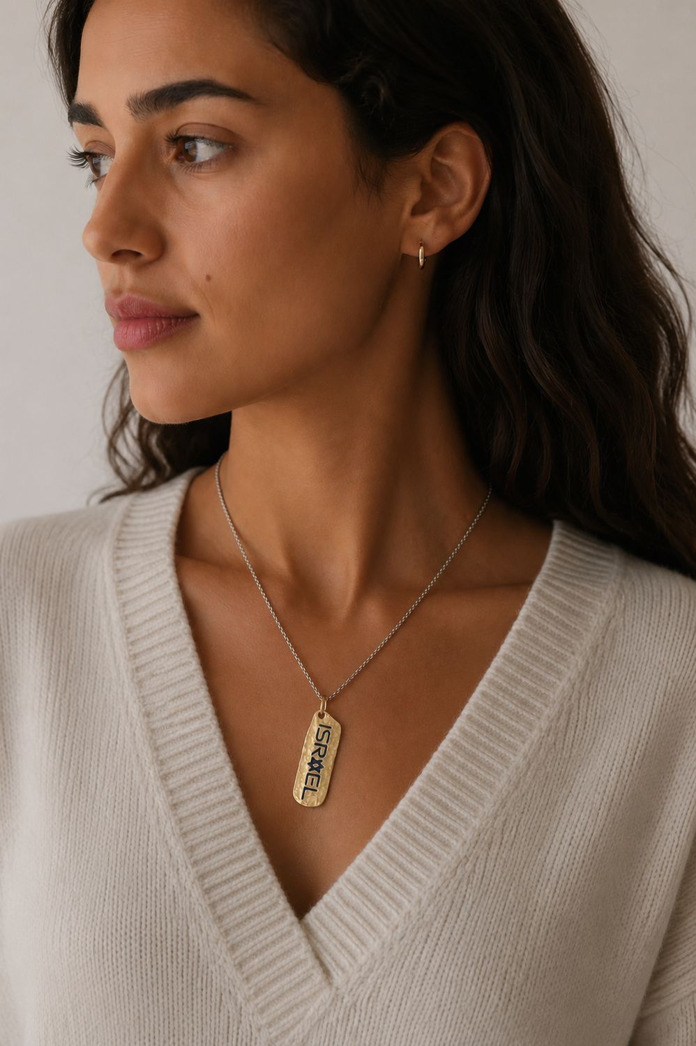 Rectangular tag in gold — on model